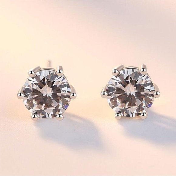 NEW Simple Silver Six Claw AAA Earrings - Picture 2 of 4